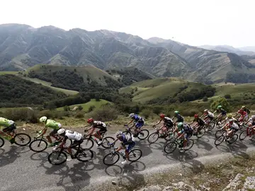 El pelotón durante la 14ª etapa de la Vuelta 2016 El pelotón durante la 14ª etapa de la Vuelta 2016
