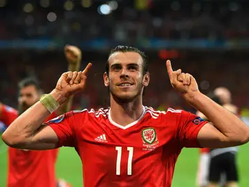 Bale, con Gales Bale, con Gales