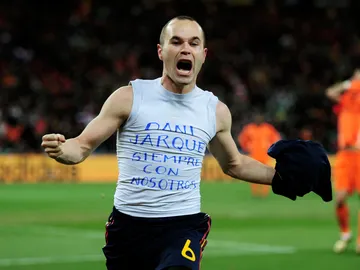 Iniesta dedicó a Jarque su gol en la final del Mundial de Sudáfrica Iniesta dedicó a Jarque su gol en la final del Mundial de Sudáfrica