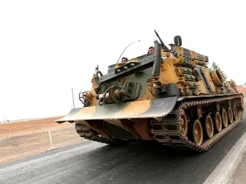Tanque de la ofensiva turca hacia el DAESH Tanque de la ofensiva turca hacia el DAESH