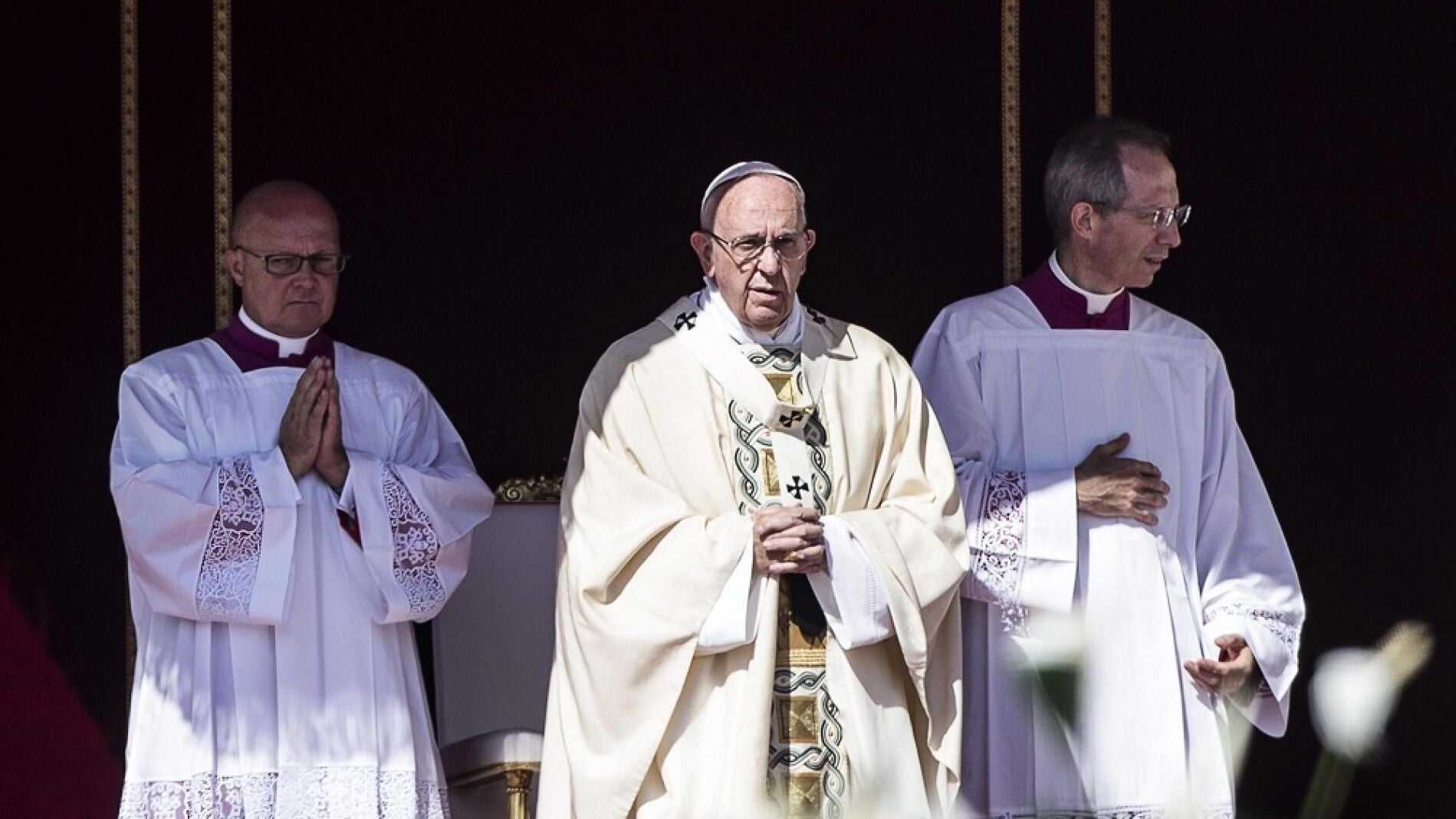 El Papa Francisco se dirige a los congregados en la misa de canonizaci&oacute;n de la madre Teresa en la Plaza de San Pedro del Vaticano.