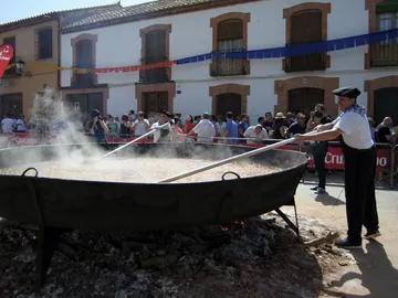 Batido el récord Guinness de "pisto más grande del mundo", con 1.254 kilos Batido el récord Guinness de "pisto más grande del mundo", con 1.254 kilos