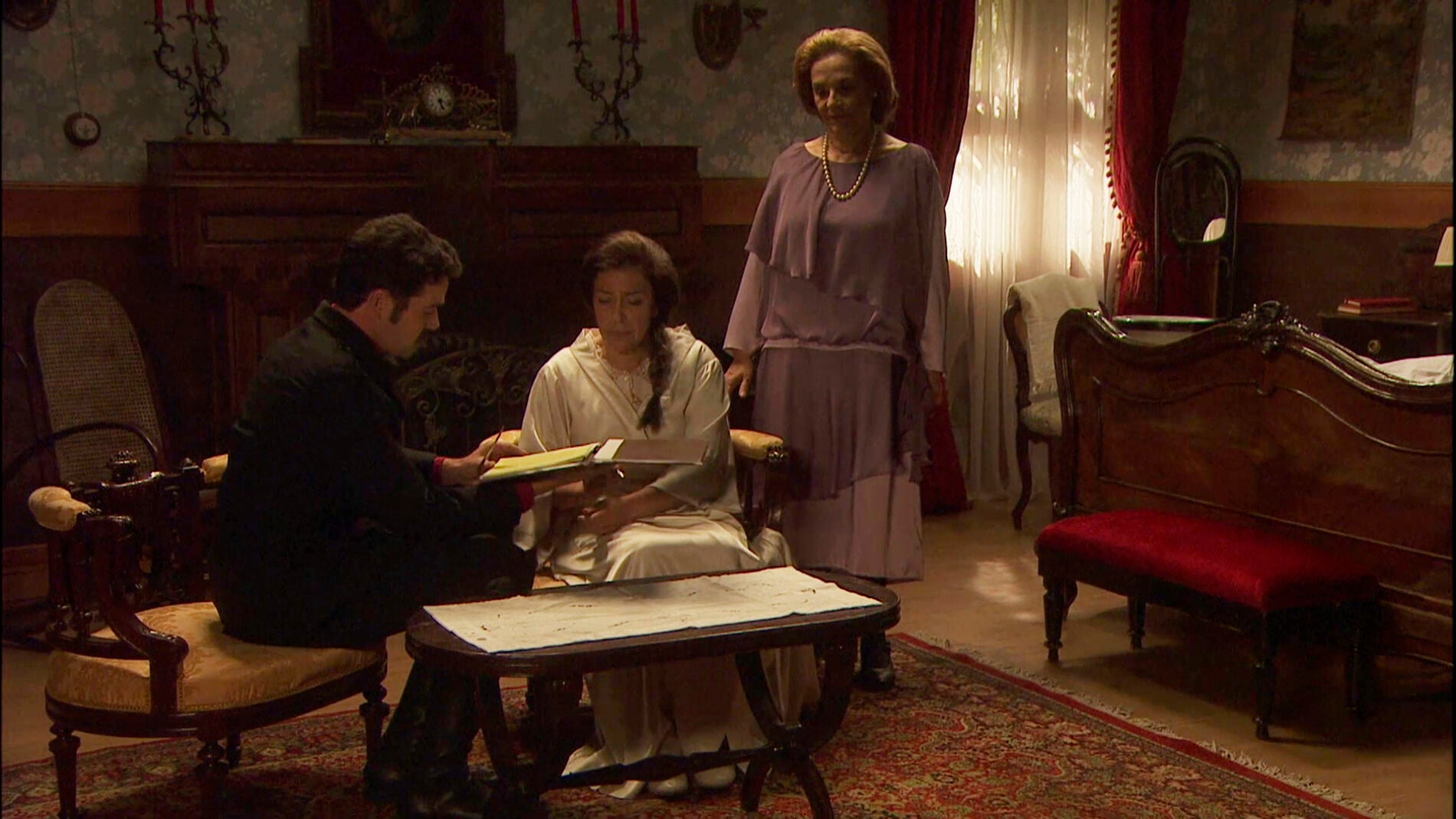 Francisca comienza a entregar sus posesiones a Garrigues