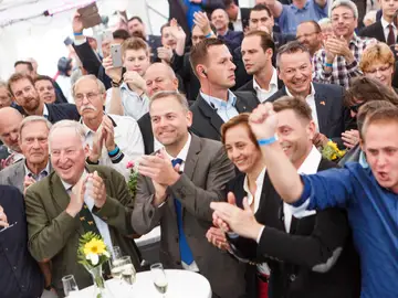 Los líderes de la AfD celebran los resultados en las elecciones regionales celebradas en Alemania Los líderes de la AfD celebran los resultados en las elecciones regionales celebradas en Alemania