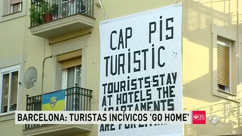 Pancartas amenazando a los turistas en Barcelona Pancartas amenazando a los turistas en Barcelona