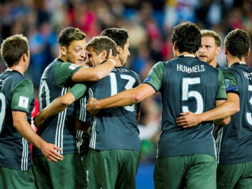 Alemania celebra un gol de Muller