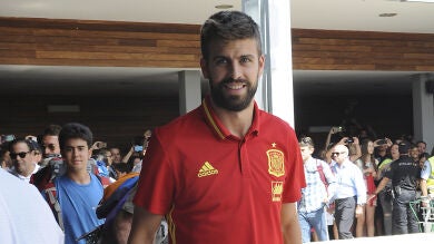 Piqué cambia los pitos por aplausos en su regreso a León con España
