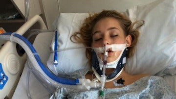 Imagen de la adolescente Ryleigh Payton en coma compartida por su madre.
