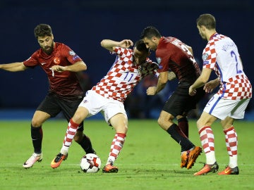 Croacia y Turquía empatan en su camino hacia Rusia (1-1).