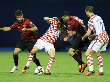 Croacia y Turquía empatan en su camino hacia Rusia (1-1). Croacia y Turquía empatan en su camino hacia Rusia (1-1).