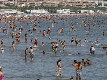 Playa repleta de gente Playa repleta de gente
