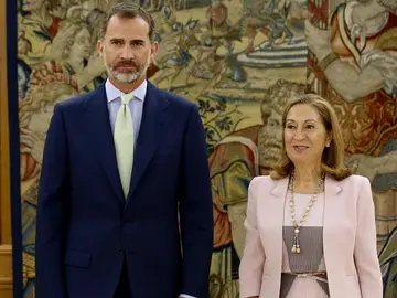 EL Rey Felipe VI junto a la presidenta del Congreso, Ana Pastor. EL Rey Felipe VI junto a la presidenta del Congreso, Ana Pastor.