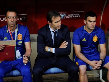 Julen Lopetegui, en el banquillo antes de un partido con España