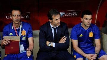 Julen Lopetegui, en el banquillo antes de un partido con España