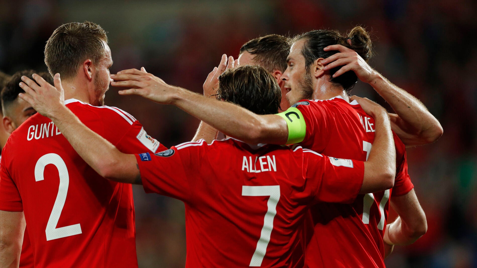 Gales festejando uno de sus cuatro goles ante Moldavia