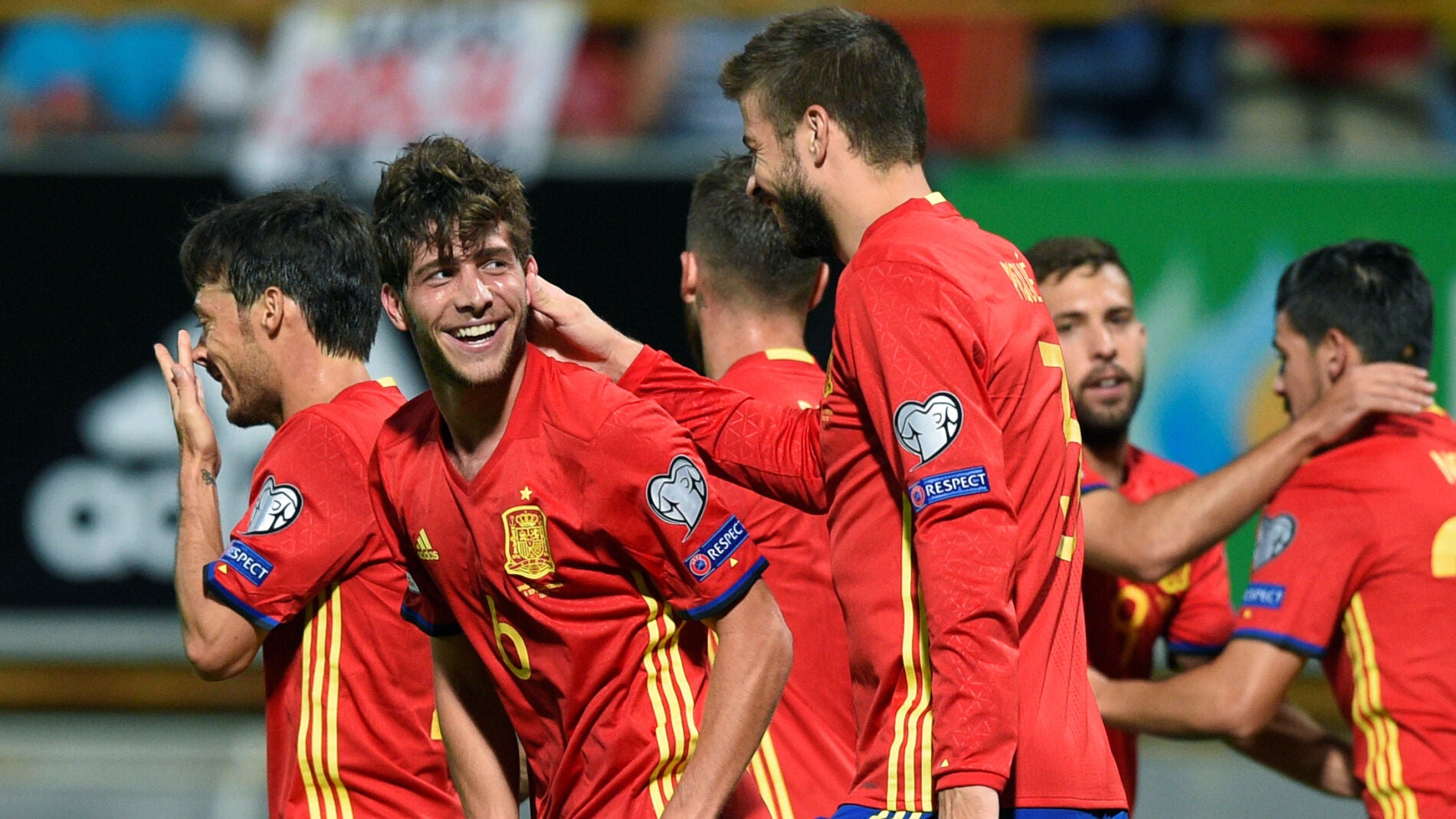 Sergi Roberto celebrando su gol con Espa&ntilde;a ante Liechtenstein.