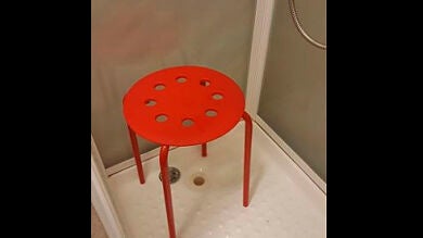 Ikea responde en Facebook a un noruego al que se le quedó atrapado un testículo en uno de sus taburetes