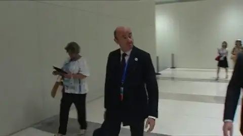 Frame 65.366789 de: Psoe y Podemos solicitan la comparecencia de Luis de Guindos en el Congreso para que de explicaciones. Frame 65.366789 de: Psoe y Podemos solicitan la comparecencia de Luis de Guindos en el Congreso para que de explicaciones.