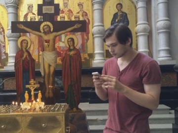 Youtuber ruso en la iglesia