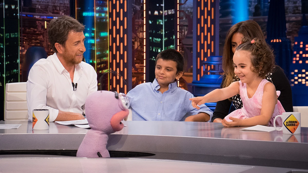 Alba y Lucas, dos pequeños supervivientes de la leucemia, nos cuentan su experiencia junto a Penélope Cruz