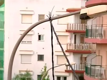 Hoteles en Lloret de Mar se 'enganchan' ilegalmente a la red eléctrica Hoteles en Lloret de Mar se 'enganchan' ilegalmente a la red eléctrica