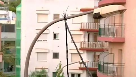 Hoteles en Lloret de Mar se 'enganchan' ilegalmente a la red eléctrica Hoteles en Lloret de Mar se 'enganchan' ilegalmente a la red eléctrica