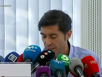 Marcelino, en rueda de prensa para defenderse de las acusaciones del partido ante el Sporting. Marcelino, en rueda de prensa para defenderse de las acusaciones del partido ante el Sporting.