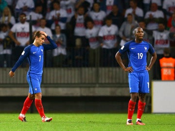 Los jugadores franceses lamentan la falta de puntería ante Bielorrusia