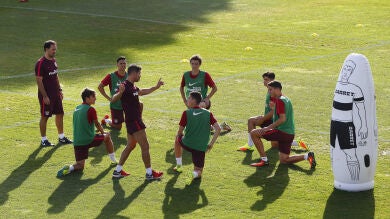 Simeone recupera efectivos para preparar el partido ante el Celta