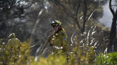 Un incendio en Menorca obliga a desalojar un hotel y numerosas viviendas