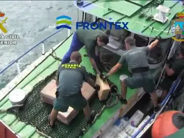 Frame 70.476565 de: Interceptan un pesquero con 9,2 toneladas de hachís Frame 70.476565 de: Interceptan un pesquero con 9,2 toneladas de hachís