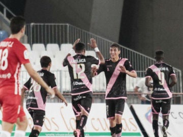 Los jugadores del Rayo Vallecano celebran un gol