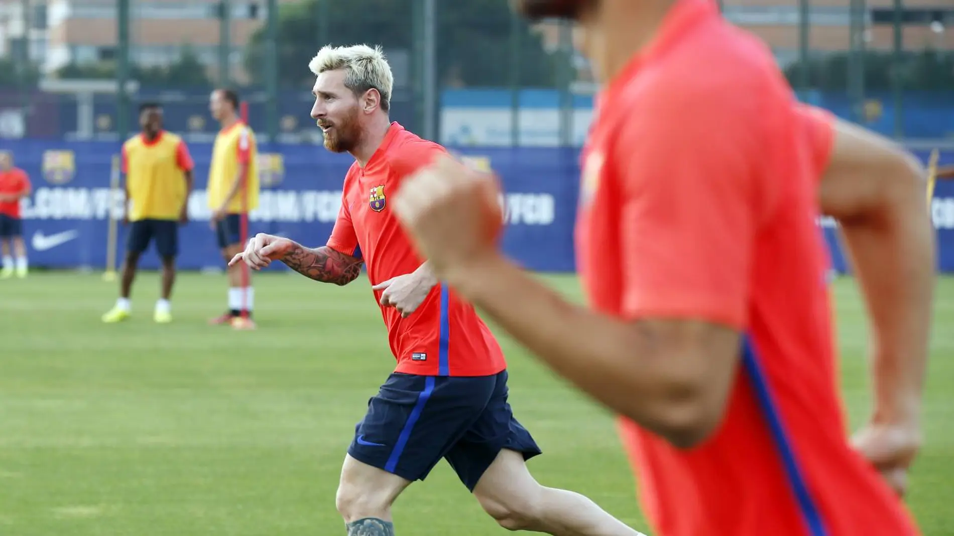 Messi realiza la primera parte del entrenamiento con el grupo