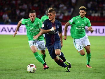 Verratti conduce el balón en un partido con el PSG Verratti conduce el balón en un partido con el PSG