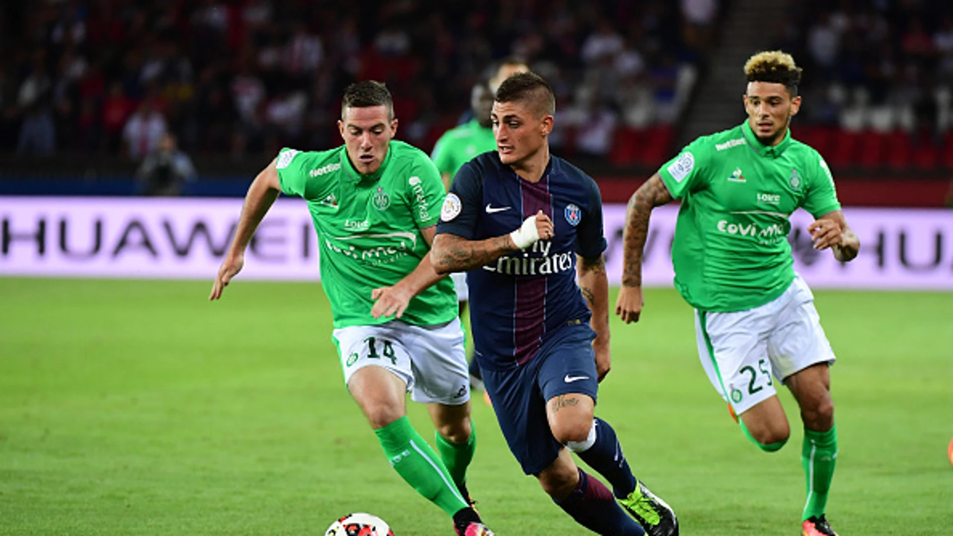 Verratti conduce el balón en un partido con el PSG Verratti conduce el balón en un partido con el PSG