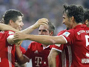 Los jugadores del Bayern celebran un gol de Lewandowski Los jugadores del Bayern celebran un gol de Lewandowski