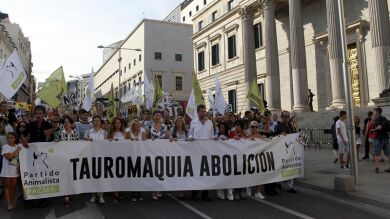 La manifestación antitaurina llena las calles de Madrid bajo el lema 'Misión abolición'