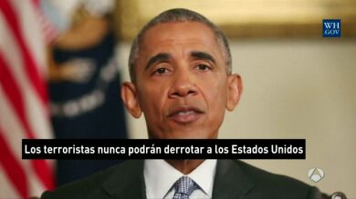 Obama pide a EEUU que no ceda al miedo ante los terroristas en la víspera del aniversario del 11S