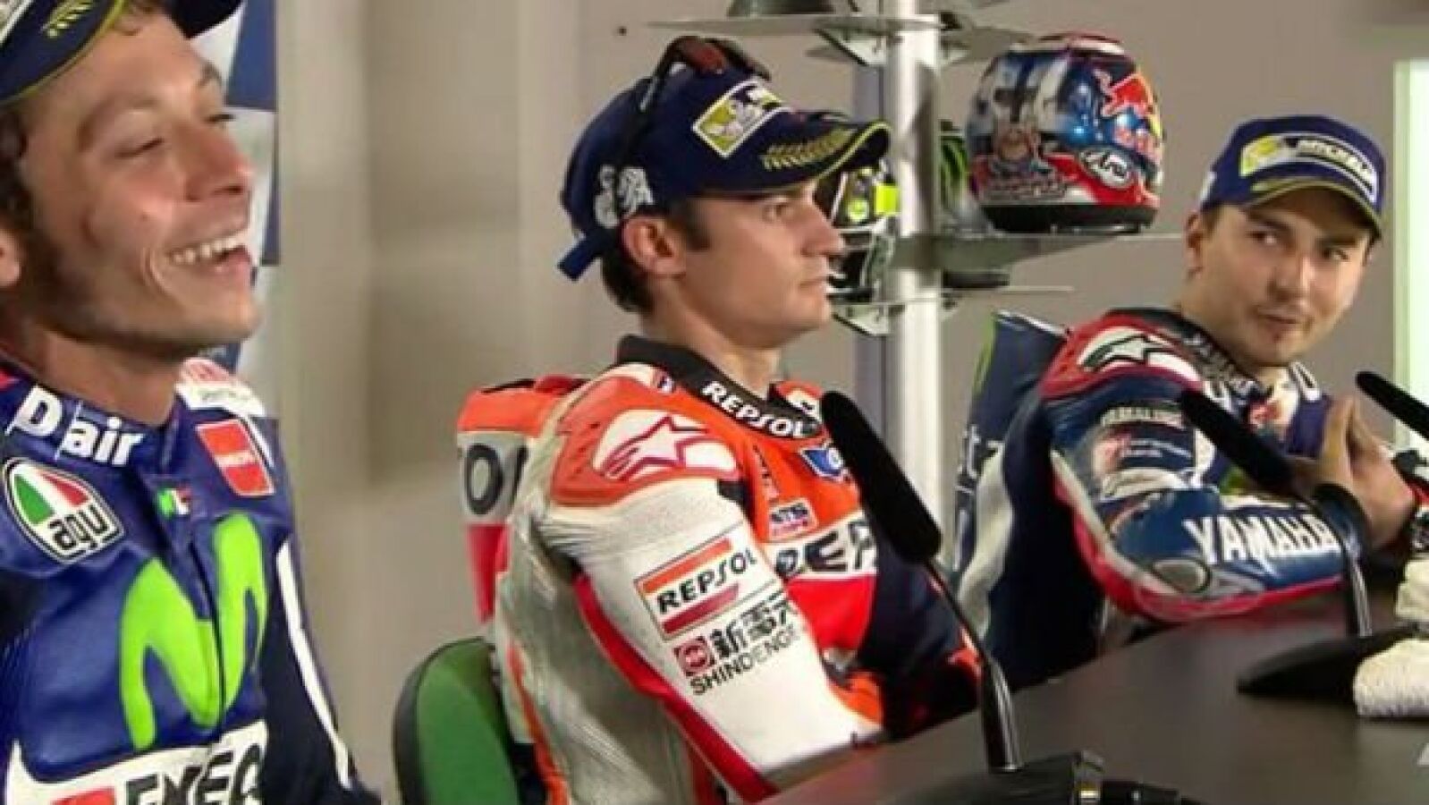 Bronca entre Rossi y Lorenzo en plena rueda de prensa: 