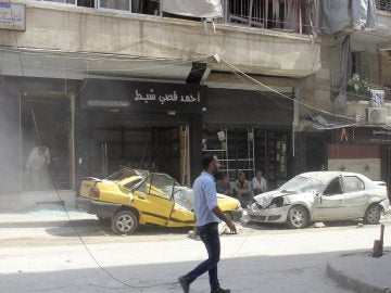 Daños causados por el lanzamiento de un cohete en varios puntos del norte de Alepo
