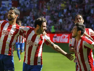 Los jugadores del Sporting de Gijón celebran un gol Los jugadores del Sporting de Gijón celebran un gol