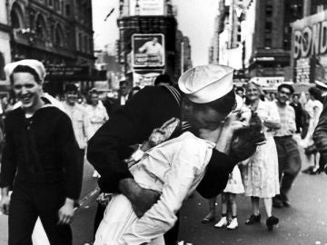 Icónico beso del fin de la II Guerra Mundial