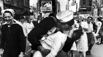 Icónico beso del fin de la II Guerra Mundial