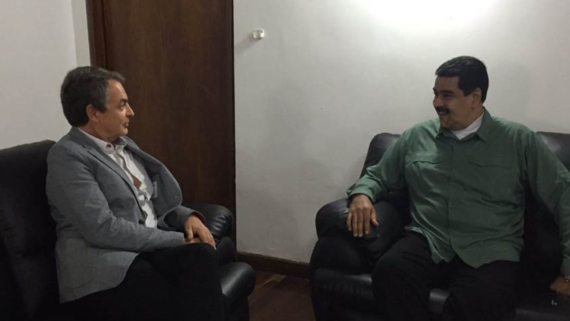 Nicol&aacute;s Maduro reunido con Zapatero