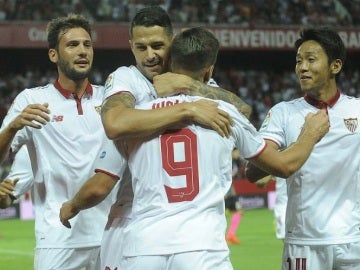 Vietto celebra un gol con el Sevilla