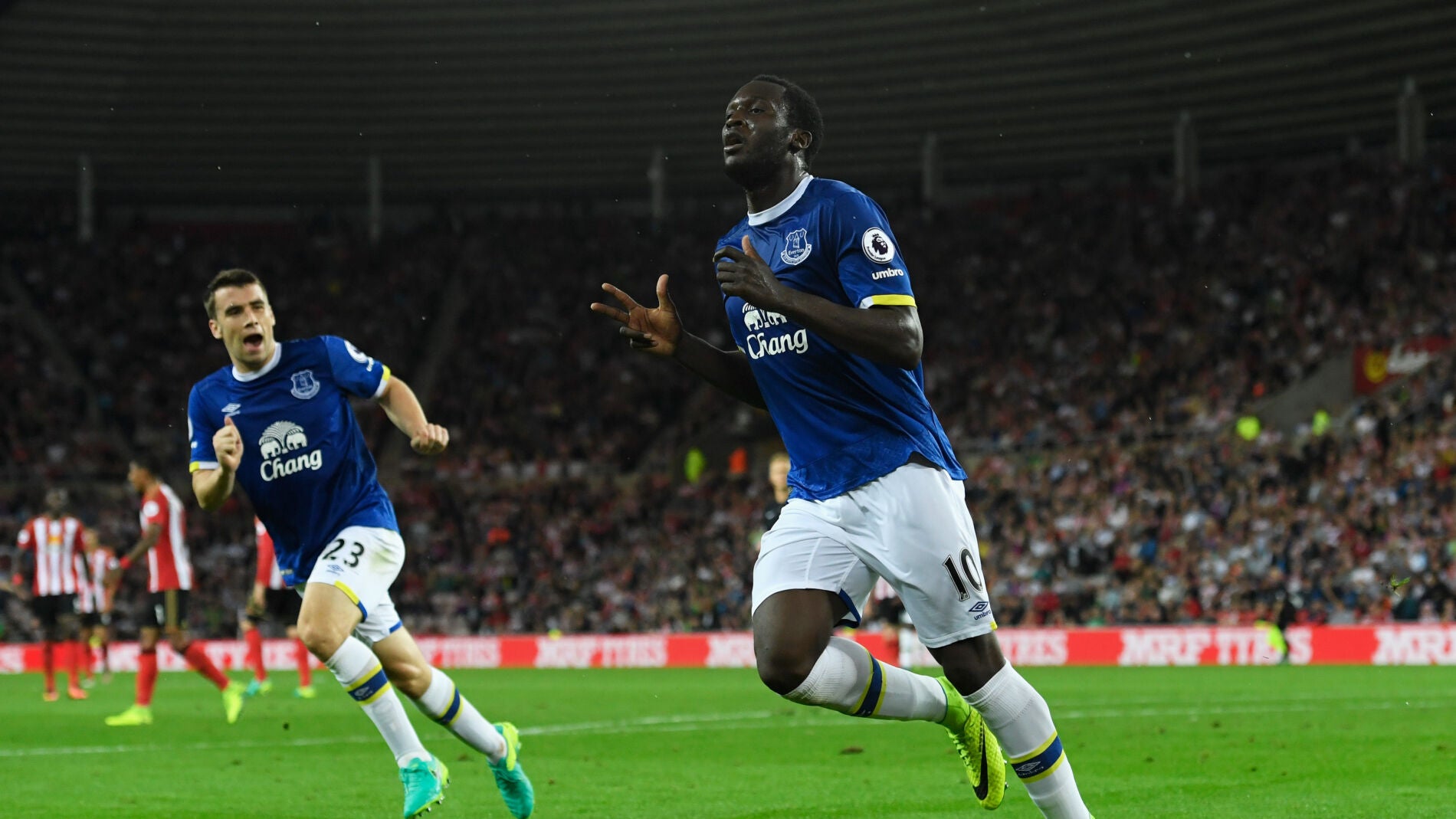 Lukaku celebra uno de sus goles ante el Sunderland