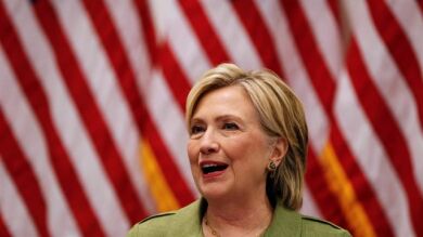 Clinton considera 