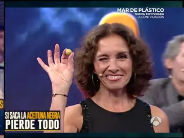 La aceituna verde de Ana Belén lleva la suerte a 'El hormiguero' La aceituna verde de Ana Belén lleva la suerte a 'El hormiguero'