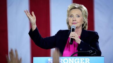 Desalojan la sede de campaña de Clinton tras recibir sobre con polvo sospechoso que finalmente no era peligroso