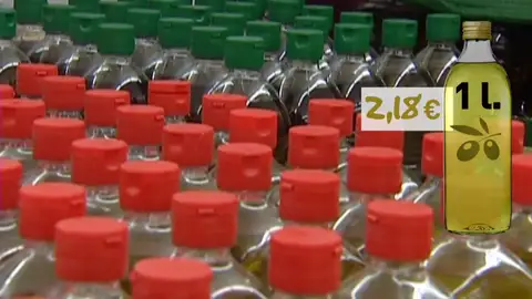 Frame 5.048704 de: En algunas grandes superficies el litro de aceite se vende a poco más de dos euros Frame 5.048704 de: En algunas grandes superficies el litro de aceite se vende a poco más de dos euros